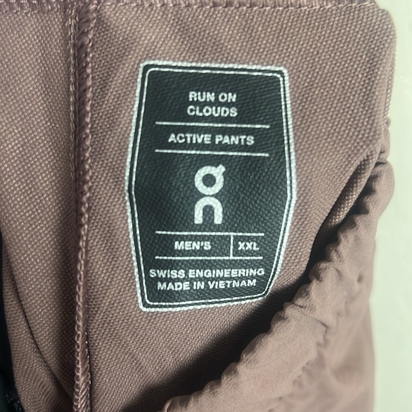 NWT On Cloud Active Joggers - Picture 7 of 7